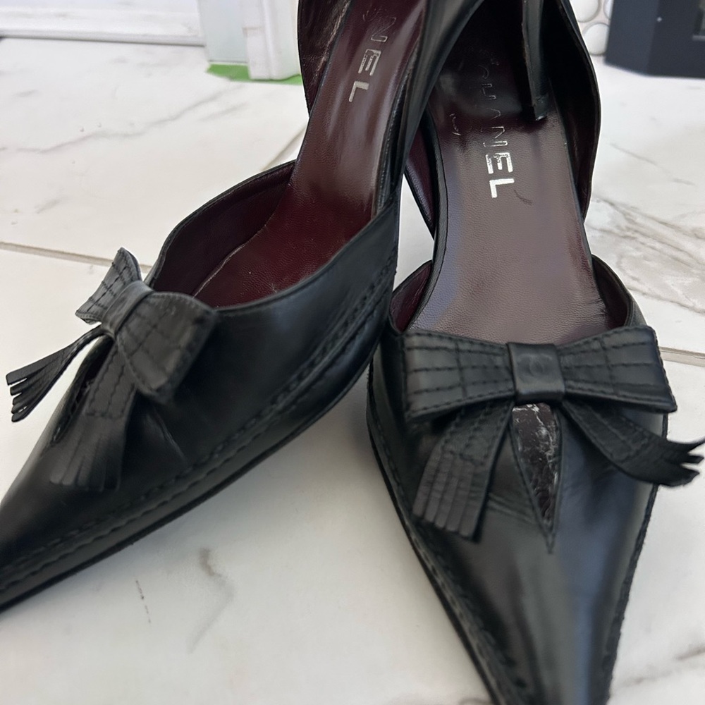 Chanel Black Pointed-Toe Leather Bow Pumps 40